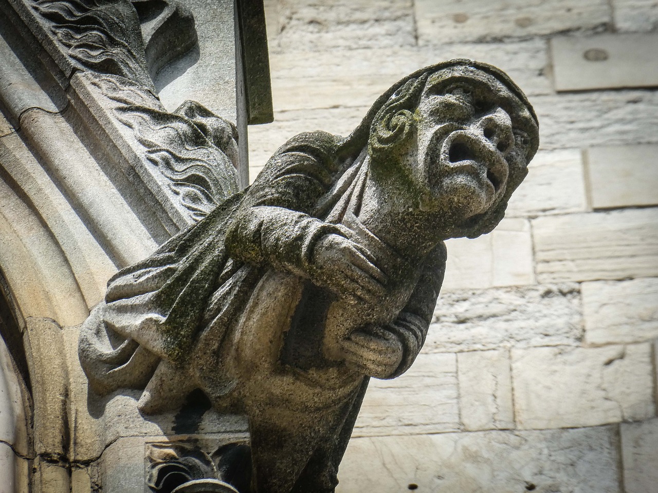 The Silent Watchers: Gargoyles and the Hidden Meanings Carved in Stone